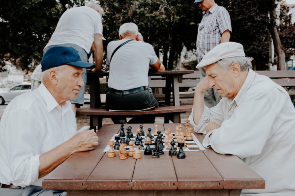 如何帮助老年人生活得更好 How to Help Old People Live Better